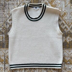 Uniqlo Women's Small Sweater Vest